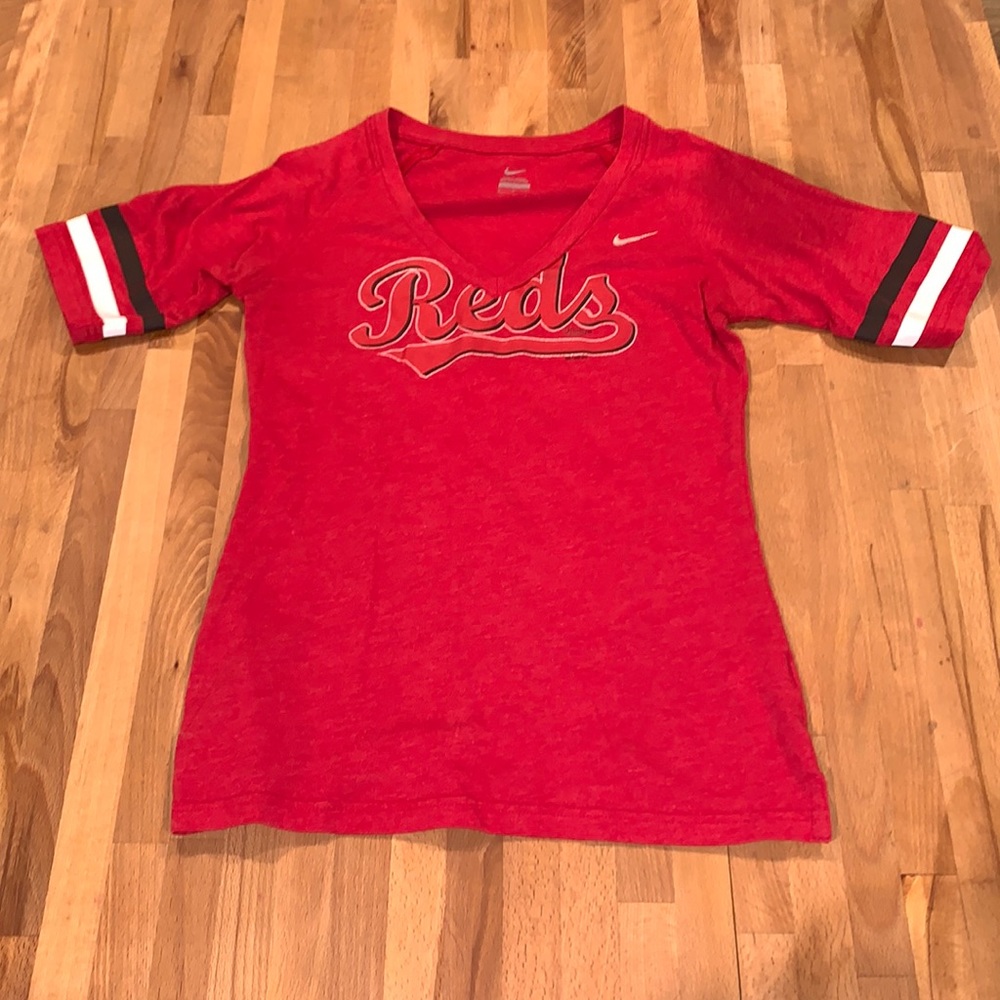 V-neck Cincinnati Reds Shirt